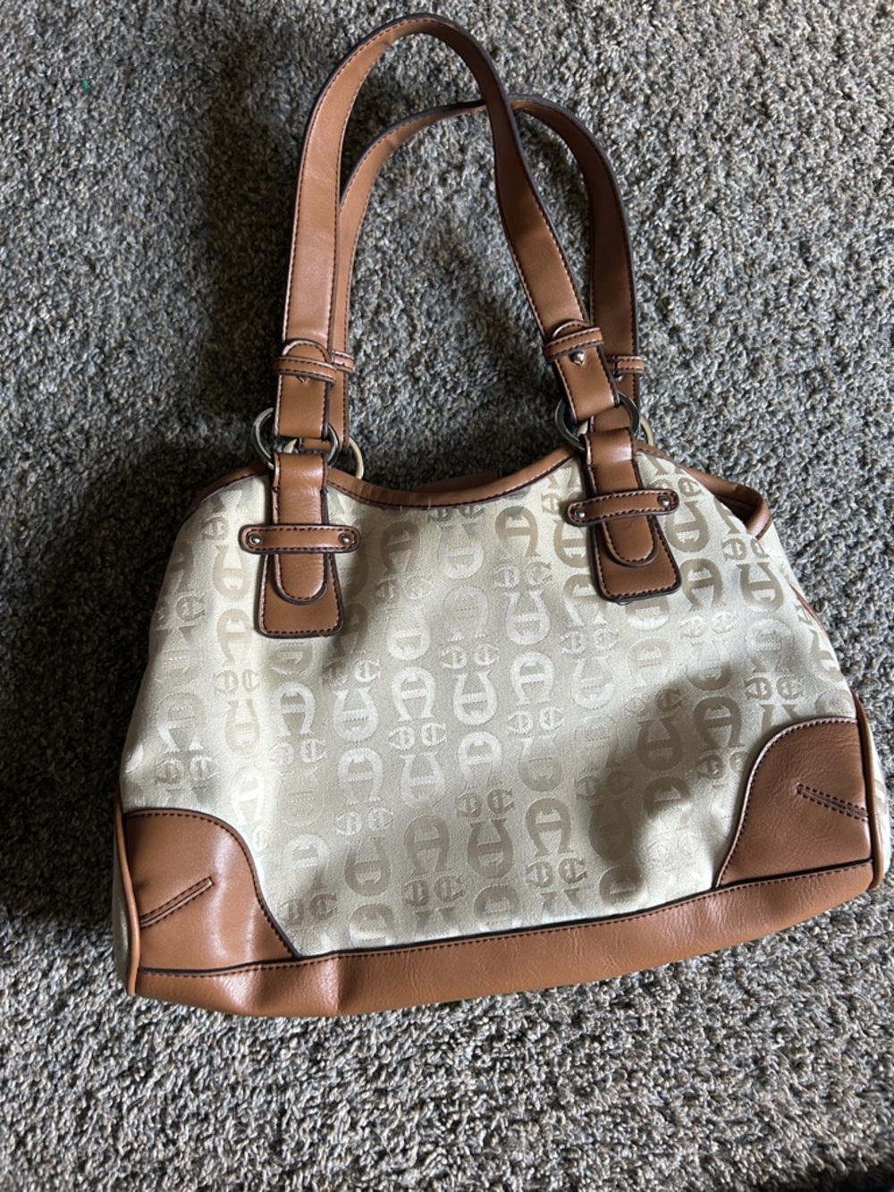 Aigner Classic Tan & Cream Tote Handbag - Designer-Inspired Women’s Bag - Picture 3 of 10